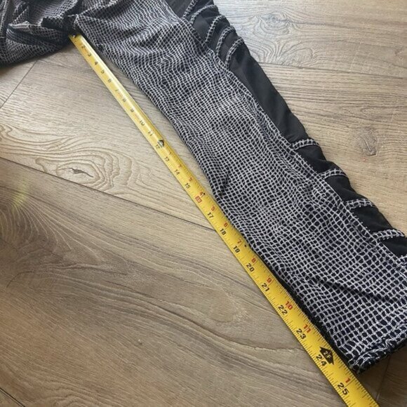 Lululemon Wild And Free Tight Fall Net White Black / Black Size 4 - Picture 10 of 10